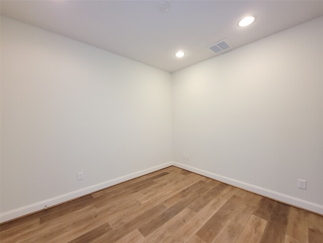 Building Photo - 12 Hermann Park Ct