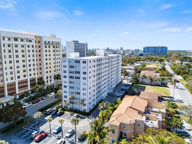 Building Photo - 2555 NE 11th St