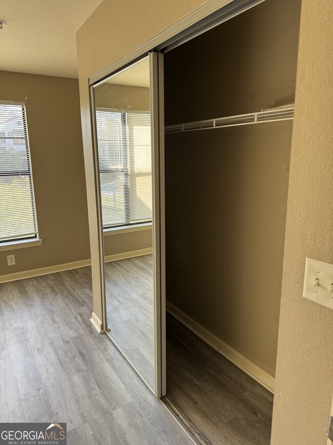 Building Photo - 211 North Ave