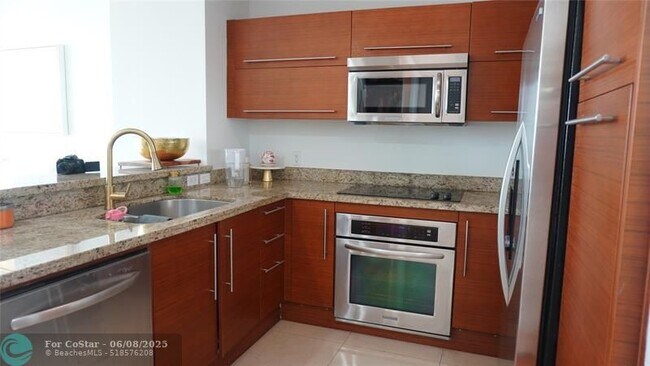 Building Photo - 2681 N Flamingo Rd