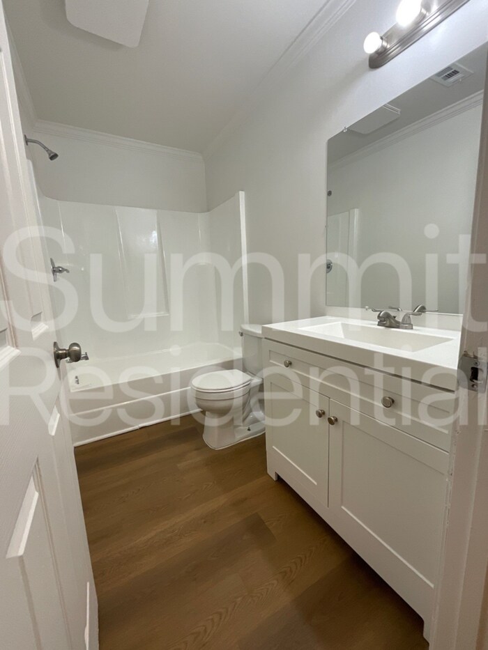 Building Photo - 651 Langston Dr SW