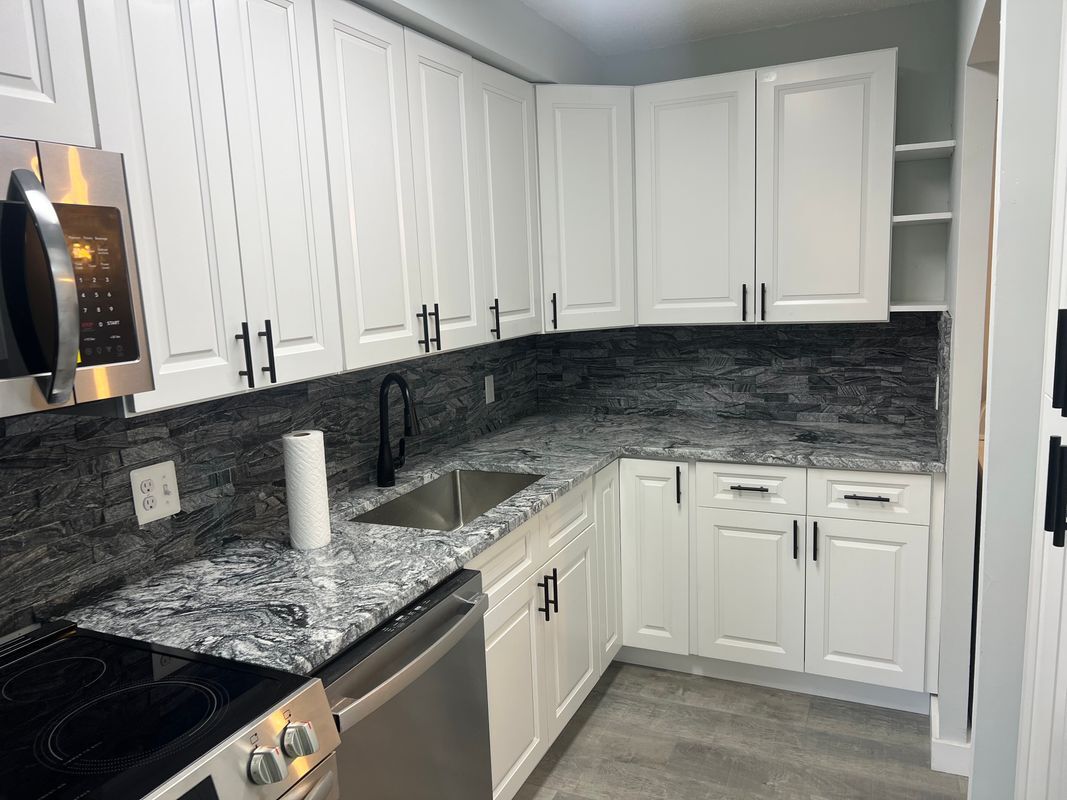 Building Photo - 2214 Deerfern Crescent