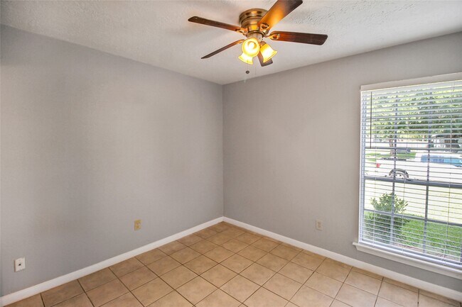 Building Photo - 12702 Gotham Dr