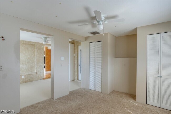 Building Photo - 806 N Entrada Dr