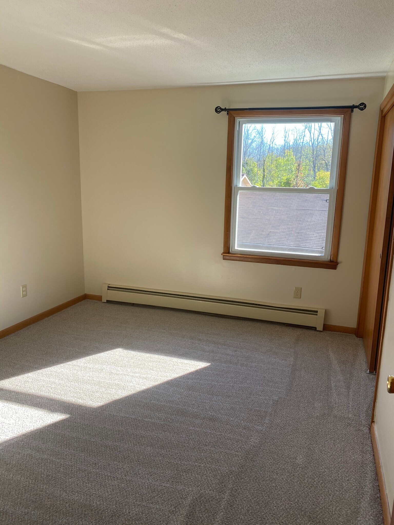 Building Photo - 5479 Strnad Dr