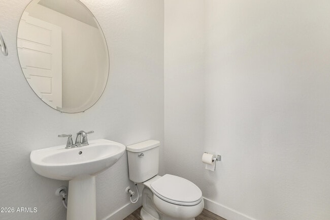 Building Photo - 2042 W Lariat Ln