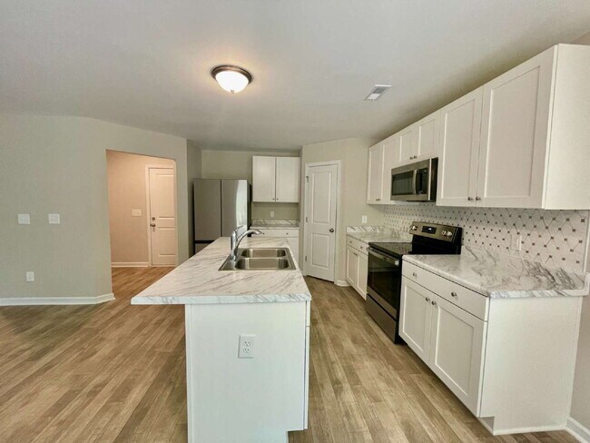 Building Photo - 3-Bedroom Retreat With 2.5 Baths In Fayetteville