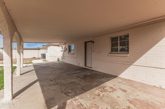 Building Photo - 5620 N 19th Ave