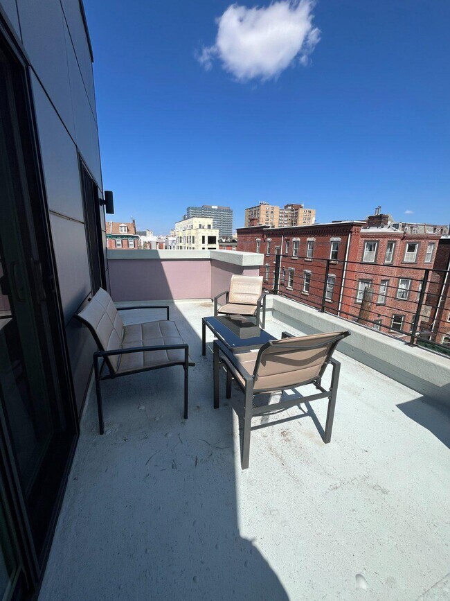 Building Photo - 926 N 15th St