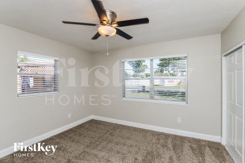 Building Photo - 990 Badger Dr NE