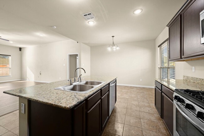 Building Photo - 37184 Sills Dr