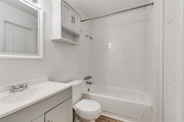 Building Photo - 215 Roberts Cir