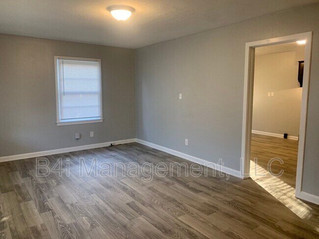 Building Photo - 1045 Enoch Dr