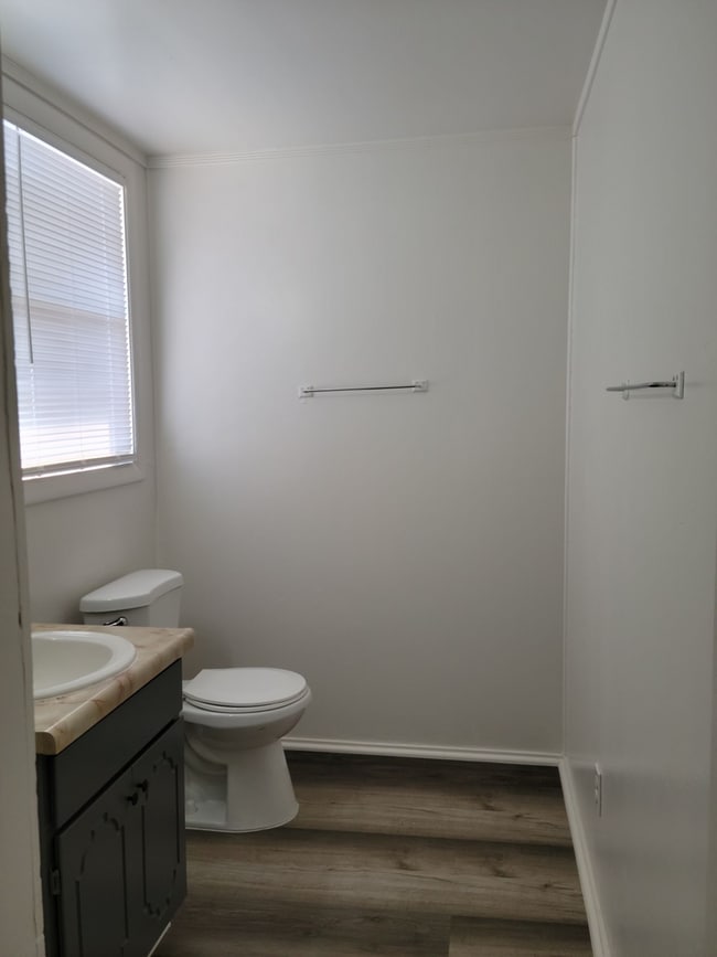 Building Photo - 2 bedroom condo in Overton