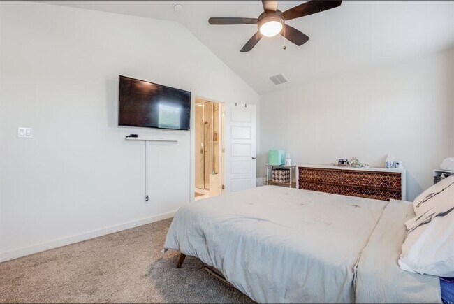 Building Photo - 5160 N A.W. Grimes Blvd