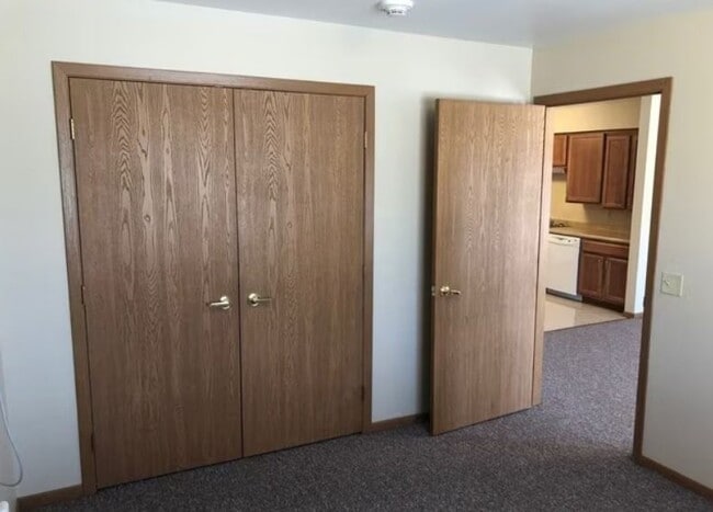 Building Photo - 2003 Cedar St