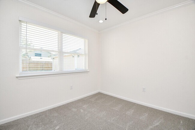 Building Photo - 10402 Kirkhall Dr