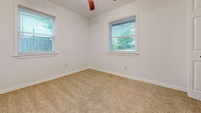 Building Photo - 1604 SE Jarman Ave