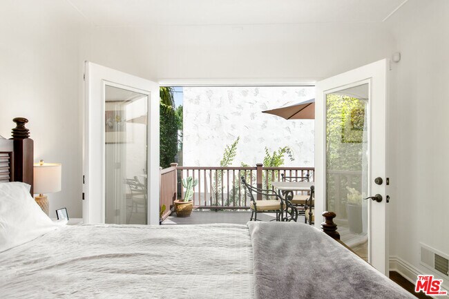 Building Photo - 458 N Alfred St