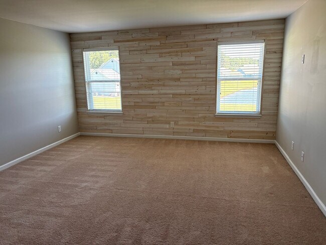 Building Photo - Great 4-Bedroom, 3-Bath