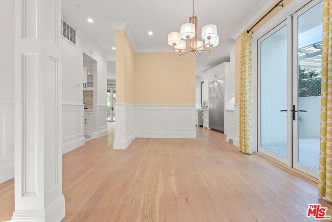 Building Photo - 1153 S Clark Dr