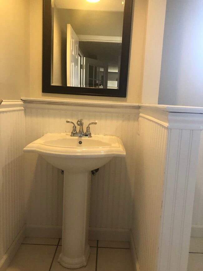 2 bathroom - 302 Coronation Dr