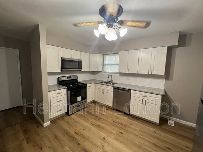 Building Photo - 750 Blackbird Dr