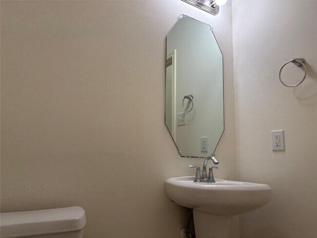 Building Photo - 21223 Colton Cove Dr
