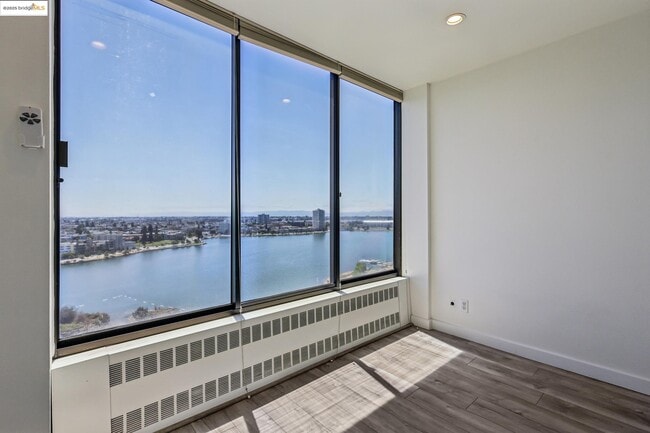 Building Photo - 565 Bellevue Ave