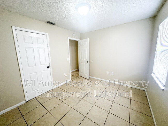 Building Photo - 3214 Crystal Hills Loop S