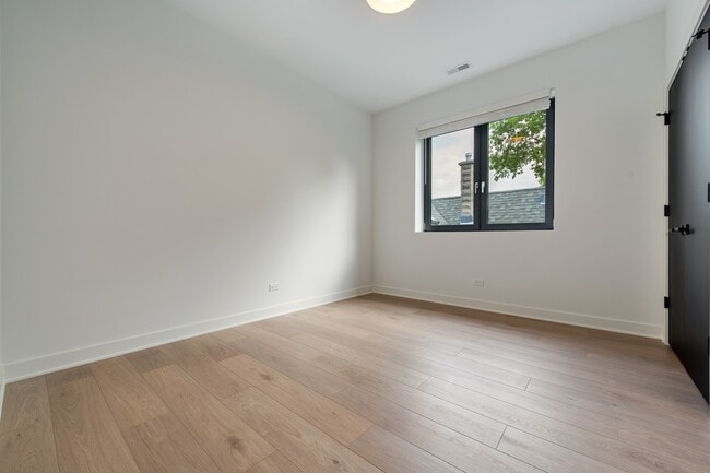 Building Photo - 4426 N Kenneth Ave