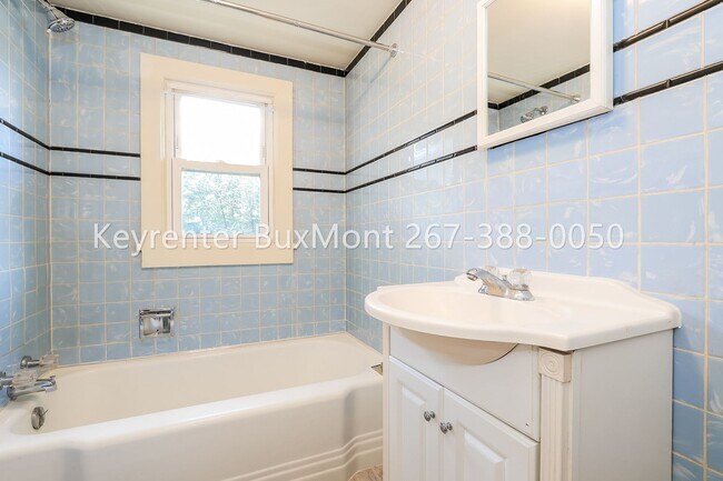 Building Photo - Charming 3-Bedroom, 2-Bath Home with Large Yard and Detached 2-Car Garage