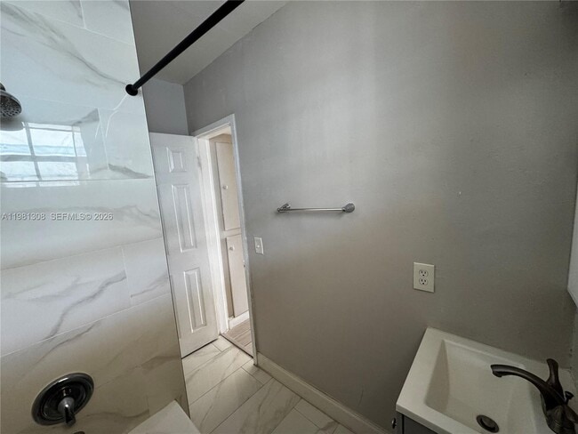 Building Photo - 500 13th St