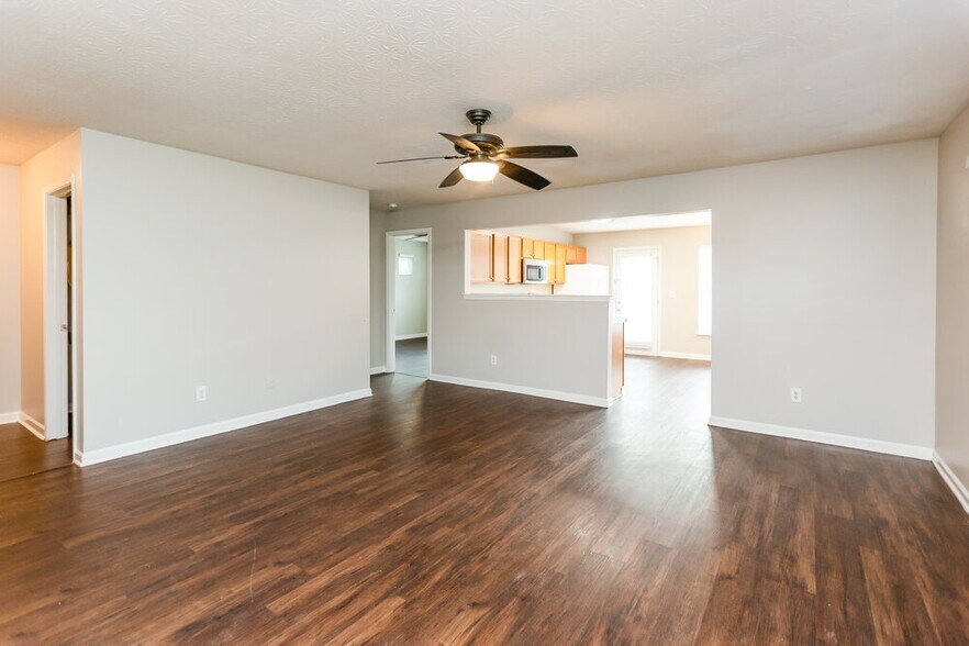 Building Photo - 320 Arrowhead Dr