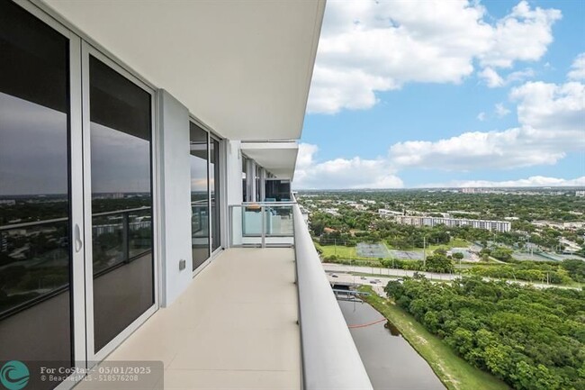 Building Photo - 16385 Biscayne Blvd