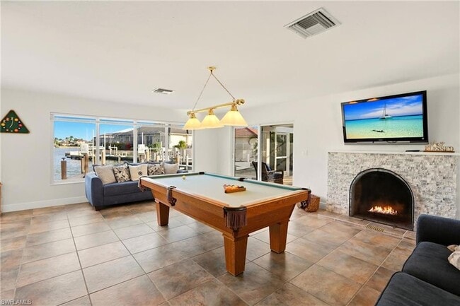 Building Photo - 339 Landmark St