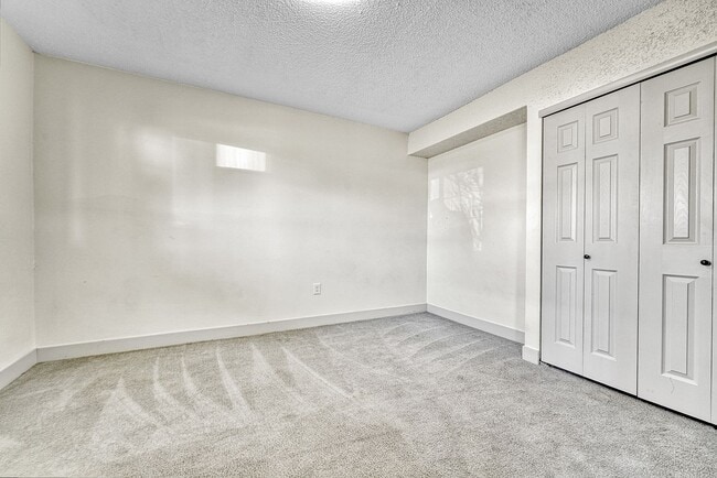 Building Photo - Bright & Updated 3-Bedroom Townhome in Desirable Cherry Creek School District