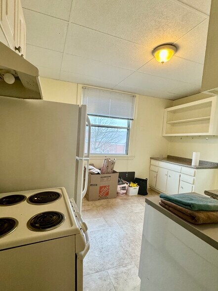 Primary Photo - 447 Centre St