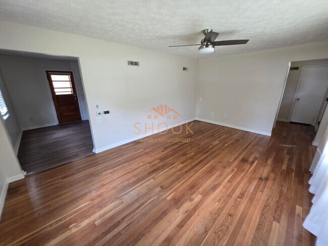 Building Photo - GORGEOUS ALL BRICK HOME CLOSE TO CAMPUS