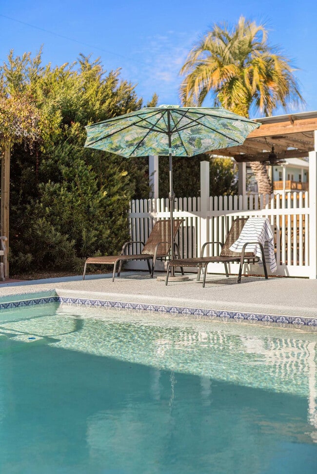 Building Photo - 217 Carol Pl