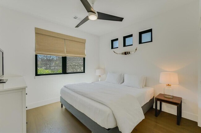 Building Photo - 907 Redd St