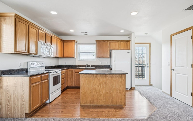 Building Photo - 6810 S 182nd Ct