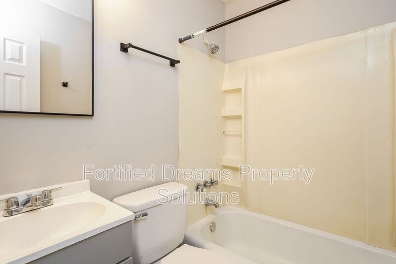 Building Photo - 904 Lowdermilk St