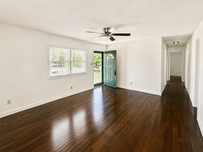 Building Photo - Three bedroom, 1 bath brick ranch in Liberty