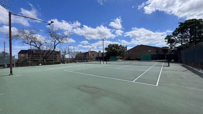 Building Photo - 10555 Turtlewood Ct