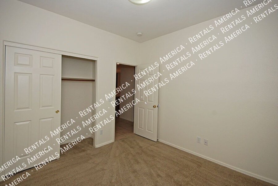 Building Photo - 4212 N 125th Ave