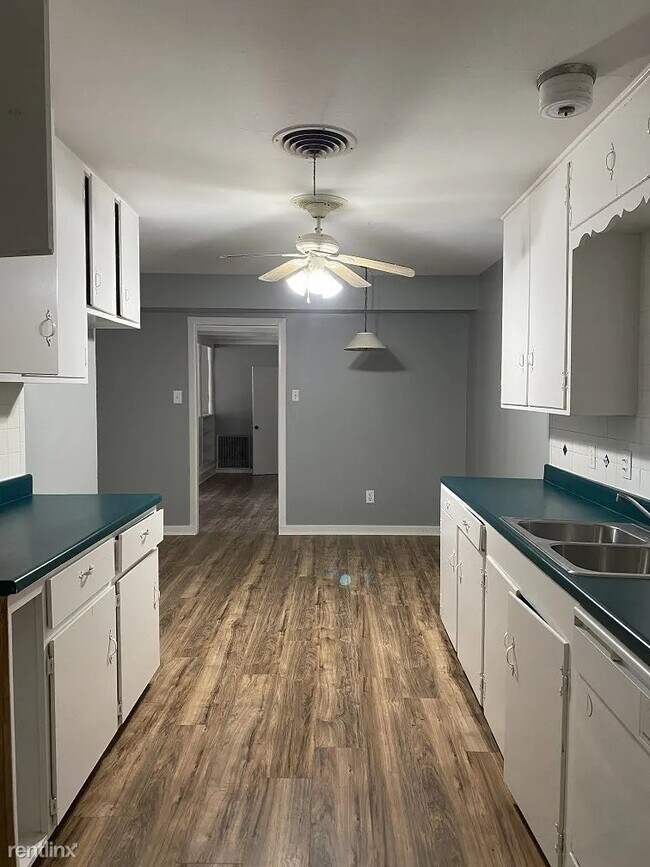 Building Photo - 731 Inwood Dr