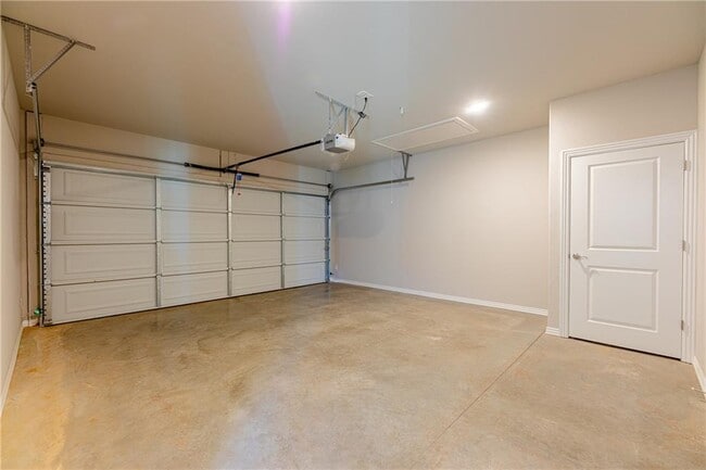 Building Photo - 1408 SW Casuarina Dr