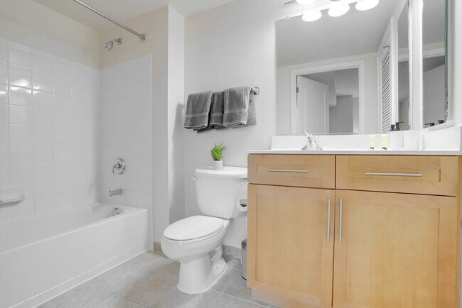 Building Photo - 550 14th St S