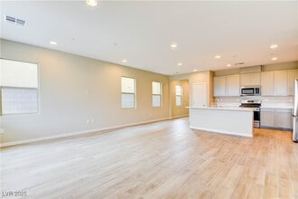 Building Photo - 11840 Pelican Butte Ave